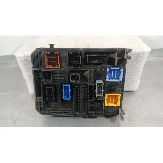 Caja Reles / Fusibles para Opel Corsa F (P2Jo)