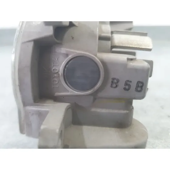 Faro Antiniebla Derecho para Toyota Corolla Sedan (_E21_)