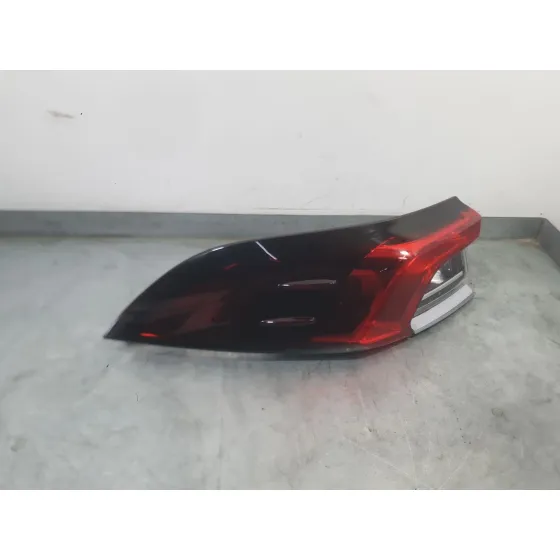 Piloto Trasero Izquierdo Exterior para Toyota Corolla Sedan (_E21_)