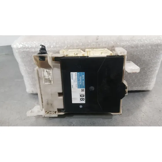 Caja Reles / Fusibles para Toyota Yaris (_P13_)