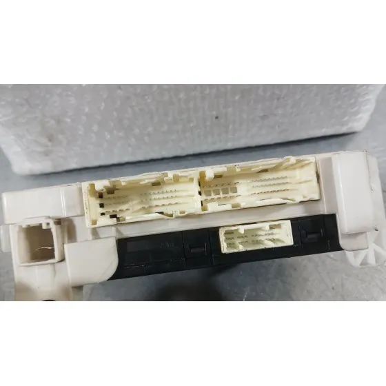 Caja Reles / Fusibles para Toyota Yaris (_P13_)