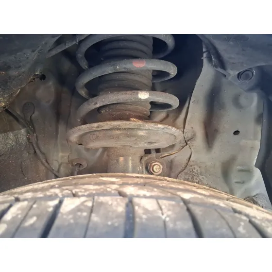 Amortiguador Delantero Derecho para Toyota Yaris (_P13_)
