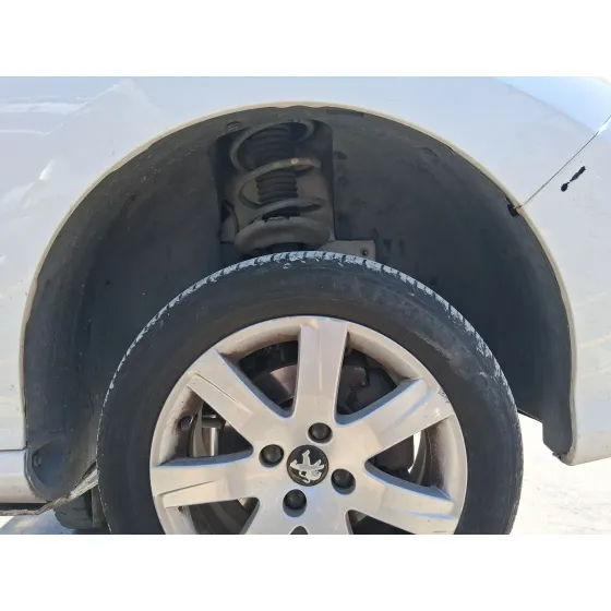 Plastico Pase Rueda Del. Dch. para Peugeot 308 I (4A_, 4C_)