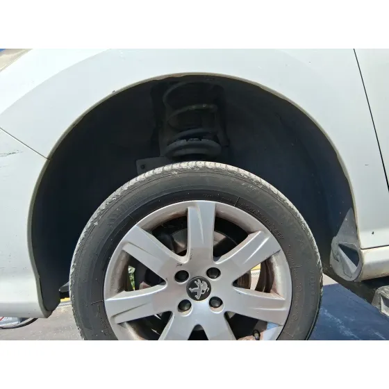 Plastico Pase Rueda Del. Izq. para Peugeot 308 I (4A_, 4C_)