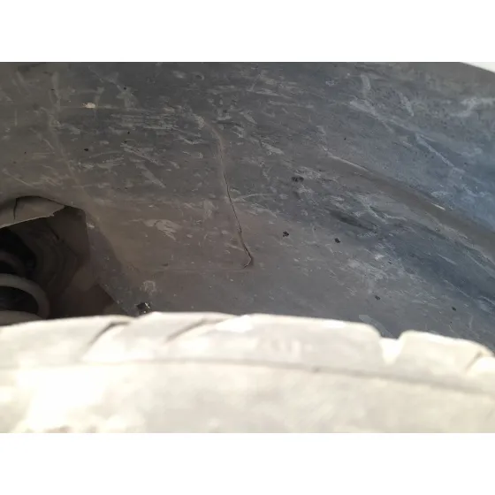 Plastico Pase Rueda Del. Izq. para Seat Leon (1P1)
