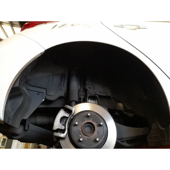 Plastico Pase Rueda Tras. Dch. para Toyota Auris (_E18_)