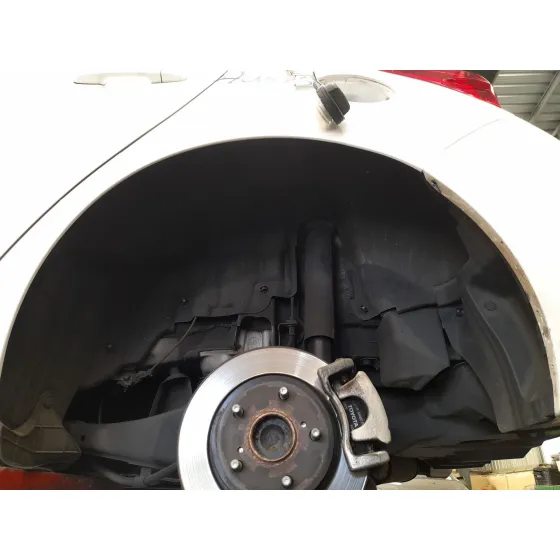 Plastico Pase Rueda Tras. Izq. para Toyota Auris (_E18_)