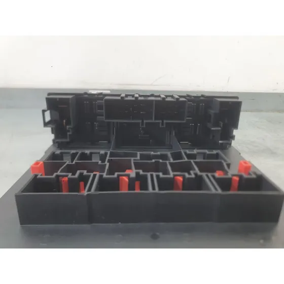 Caja Reles / Fusibles para Volkswagen Golf V (1K1)