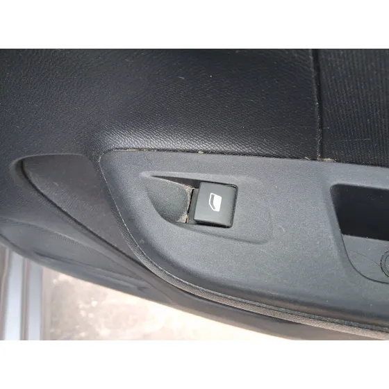 Mando Elevalunas Trasero Derecho para Opel Corsa F (P2Jo)