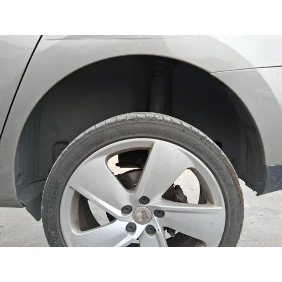 Plastico Pase Rueda Tras. Izq. para Seat Toledo Iv (Kg3)