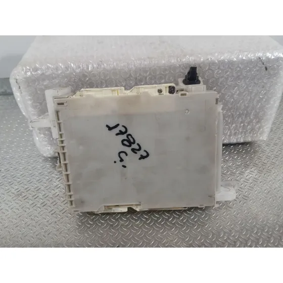 Caja Reles / Fusibles para Toyota Yaris (_P13_)