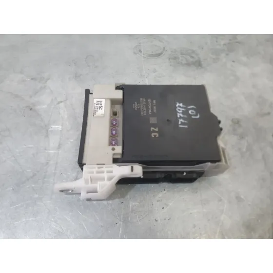 Caja Reles / Fusibles para Toyota Corolla Sedan (_E21_)