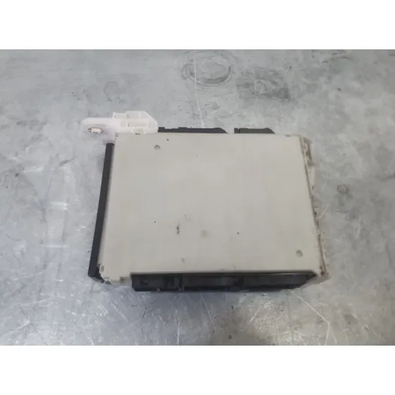 Caja Reles / Fusibles para Toyota Corolla Sedan (_E21_)