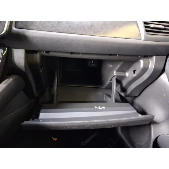 Guantera para Nissan Leaf (Ze1)
