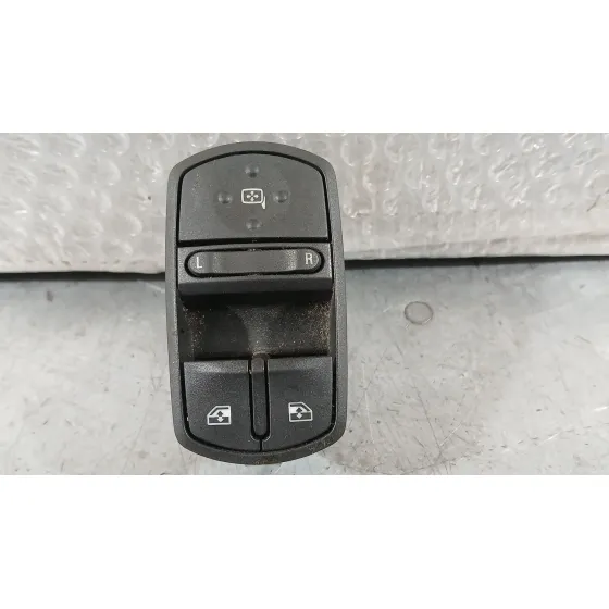 Mando Elevalunas Delantero Izquierdo para Opel Corsa D (S07)