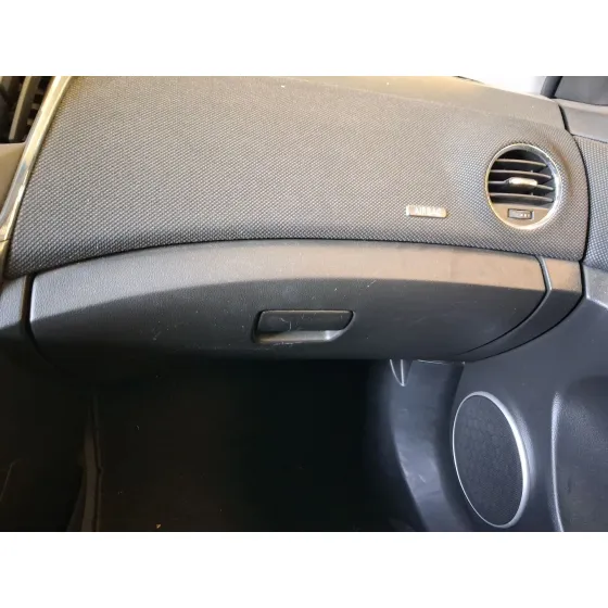 Guantera para Chevrolet Cruze (J300)