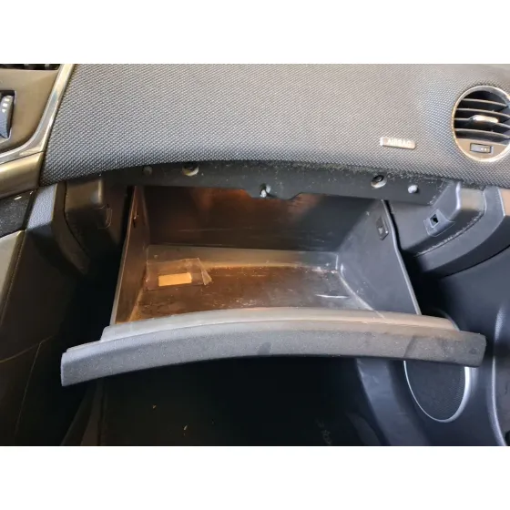 Guantera para Chevrolet Cruze (J300)