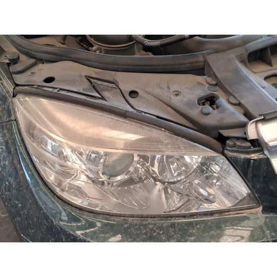 Faro Derecho para Mercedes-Benz Clase C (W204)