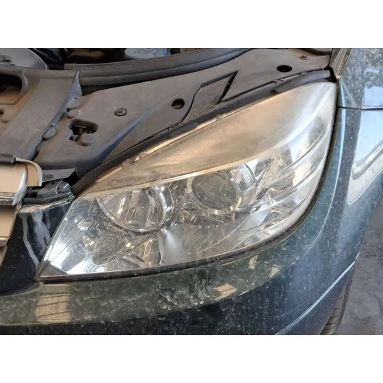 Faro Izquierdo para Mercedes-Benz Clase C (W204)