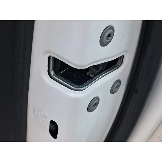 Cerradura Puerta Trasera Derecha para Toyota Corolla Ranchera Familiar (_E21_)
