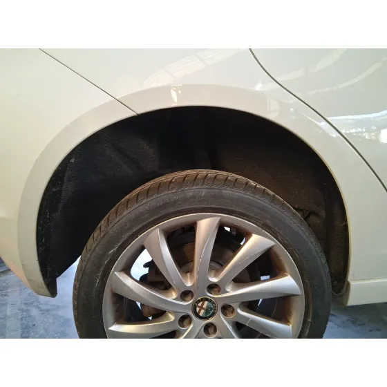 Plastico Pase Rueda Tras. Dch. para Alfa Romeo Giulietta (940_)