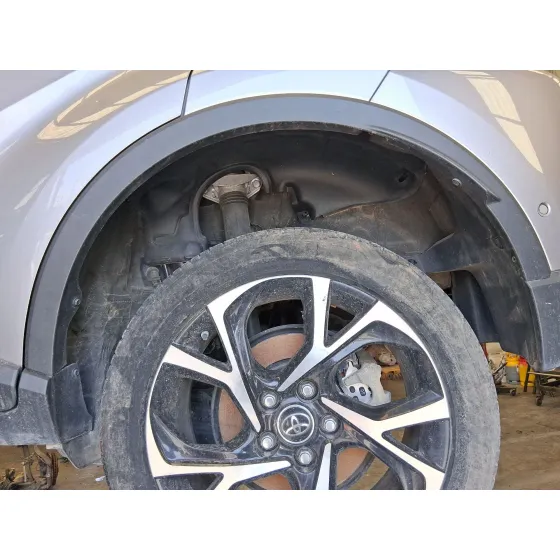 Plastico Pase Rueda Tras. Izq. para Toyota C-Hr (_X1_)