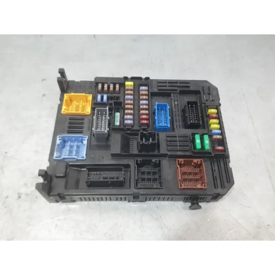 Caja Reles / Fusibles para Opel Corsa F (P2Jo)
