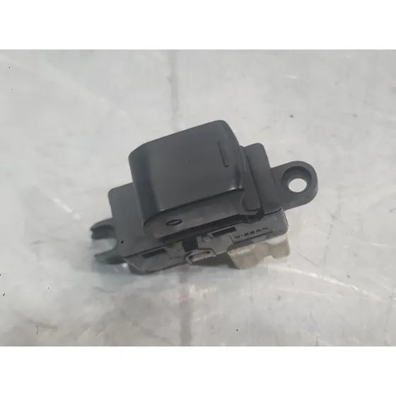 Mando Elevalunas Delantero Derecho para Nissan Nv200 Furgoneta