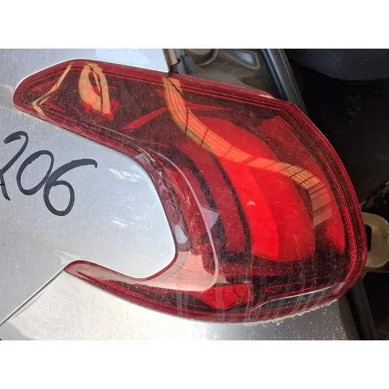 Piloto Trasero Izquierdo Exterior para Peugeot 2008 I (Cu_)