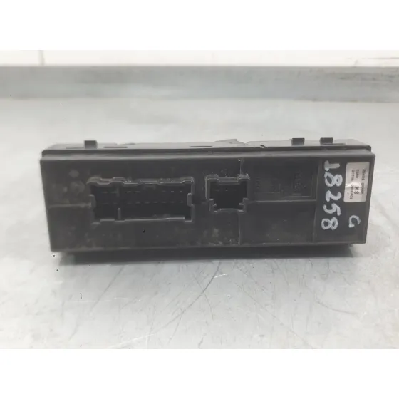 Mando Elevalunas Delantero Izquierdo para Nissan Juke (F15)
