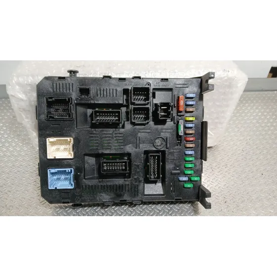 Caja Reles / Fusibles para Citroën C4 Picasso I Monospace (Ud_)