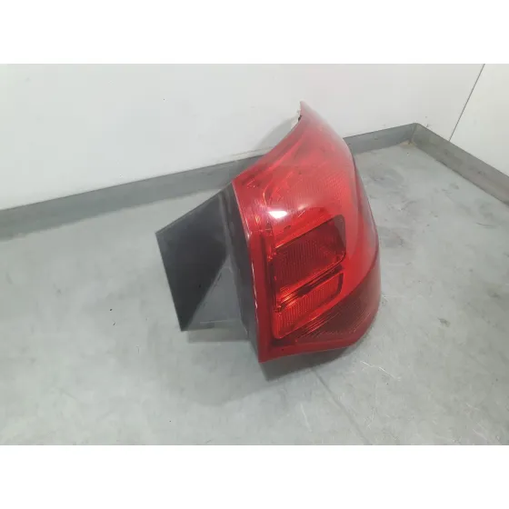 Piloto Trasero Derecho Exterior para Opel Astra J Sports Tourer (P10)