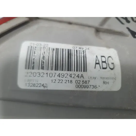 Piloto Trasero Derecho Exterior para Opel Astra J Sports Tourer (P10)