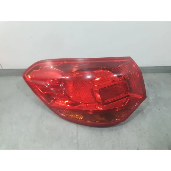 Piloto Trasero Izquierdo Exterior para Opel Astra J Sports Tourer (P10)
