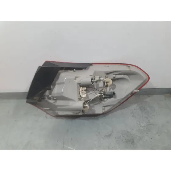 Piloto Trasero Izquierdo Exterior para Opel Astra J Sports Tourer (P10)