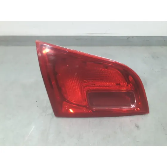 Piloto Trasero Izquierdo Interior para Opel Astra J Sports Tourer (P10)