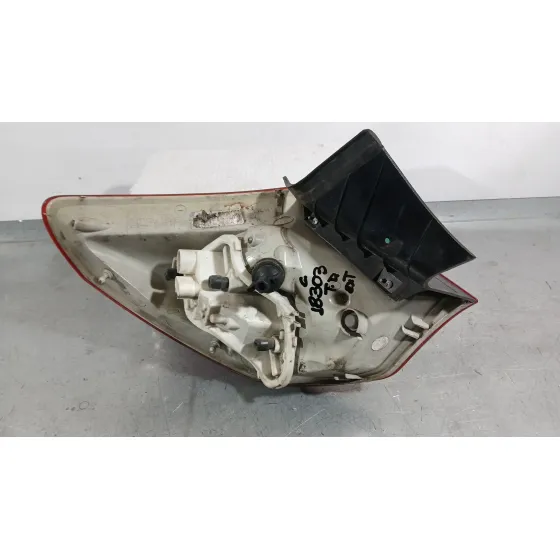 Piloto Trasero Derecho Exterior para Opel Astra J (P10)