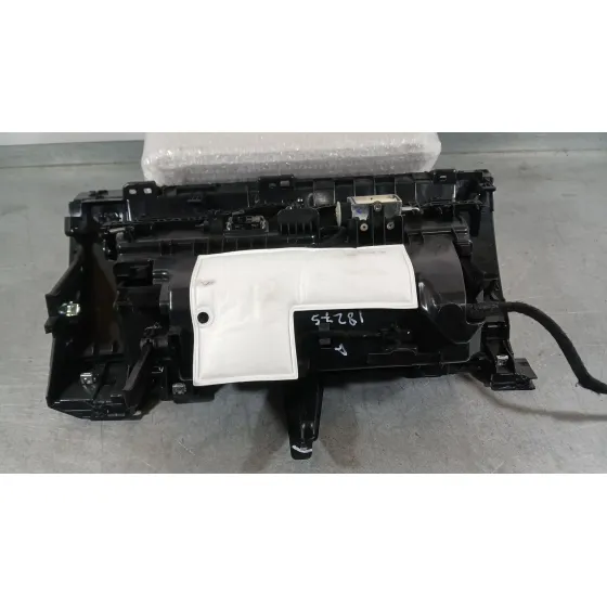 Tapa Guantera para Tesla Model Y