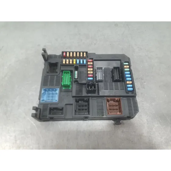 Caja Reles / Fusibles para Peugeot 2008 I (Cu_)