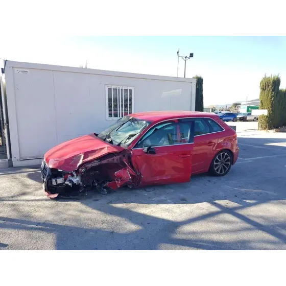 AUDI A3 SPORTBACK (8VF) '2018 DESIGN EDITION ROJO