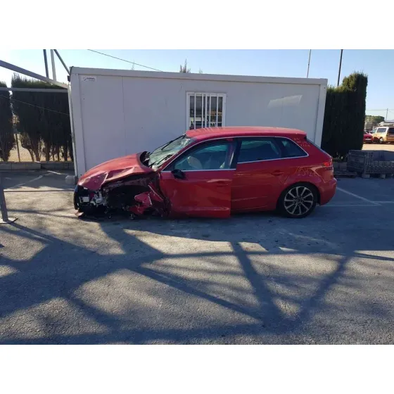 AUDI A3 SPORTBACK (8VF) '2018 DESIGN EDITION ROJO