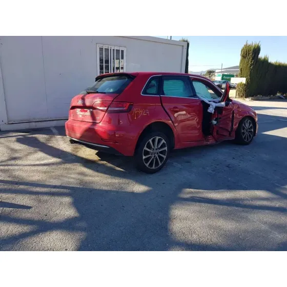 AUDI A3 SPORTBACK (8VF) '2018 DESIGN EDITION ROJO