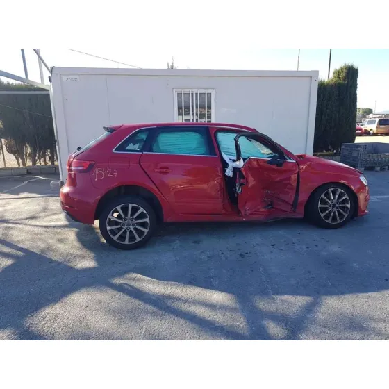 AUDI A3 SPORTBACK (8VF) '2018 DESIGN EDITION ROJO