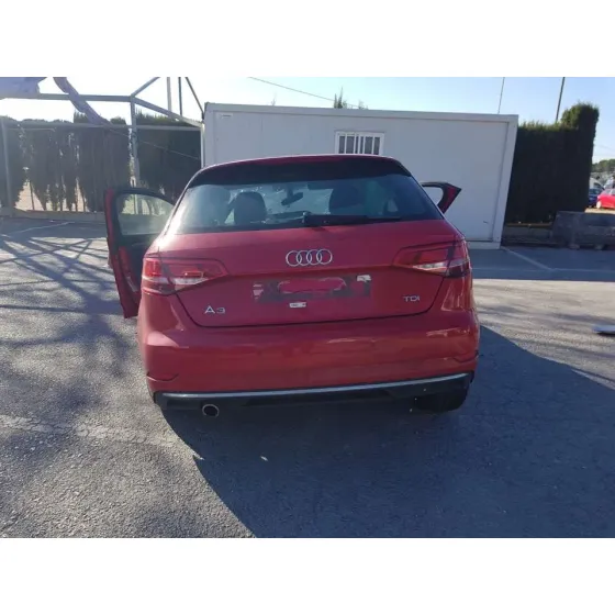 AUDI A3 SPORTBACK (8VF) '2018 DESIGN EDITION ROJO
