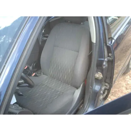 FORD FOCUS BERLINA (CAK) '2002 GHIA AZUL