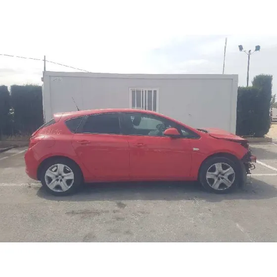 OPEL ASTRA J LIM. '2015 SELECTIVE ROJO
