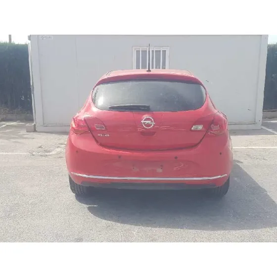 OPEL ASTRA J LIM. '2015 SELECTIVE ROJO