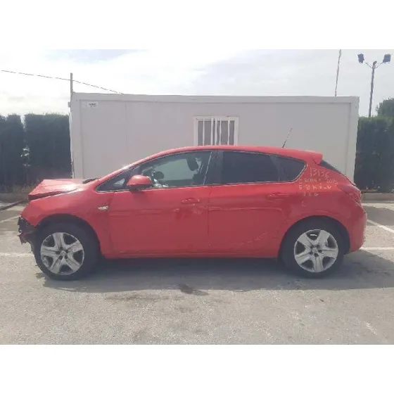OPEL ASTRA J LIM. '2015 SELECTIVE ROJO