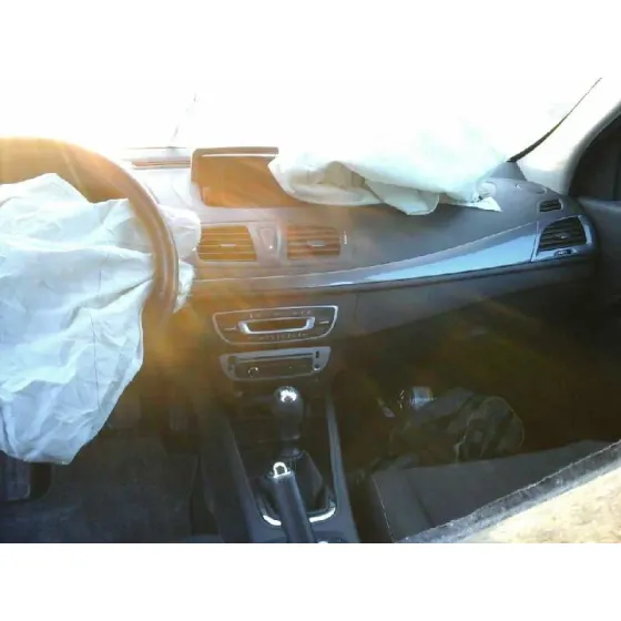 RENAULT MEGANE III BERLINA 5 P '2015 LIMITED BLANCO