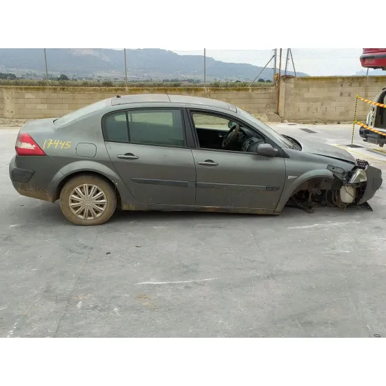 Renault MEGANE II SEDAN (LM0/1_) 2003